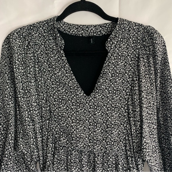 Staple the Label Chic Monochrome Floral V-Neck Smock Mini Dress, size XS - Picture 3 of 10